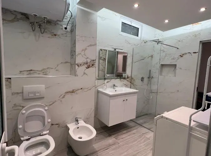 On Myslym Shyri Apartmán