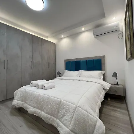 On Myslym Shyri Appartement *